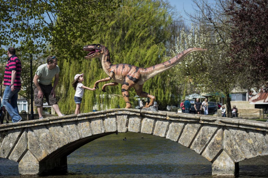 DINOSAURS ARRIVE 2015 320 1024x683 - Bourton-on-the-Water